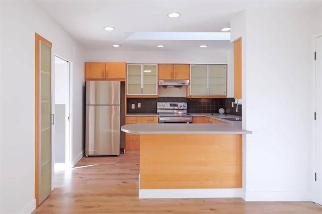 Charming Ocean View in Dundarave/Queens –Prime Location Near Schools