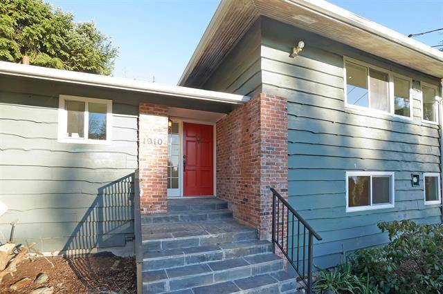 Charming Ocean View in Dundarave/Queens –Prime Location Near Schools