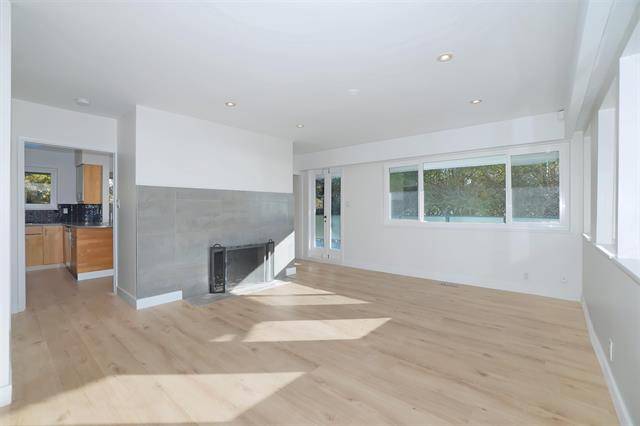 Charming Ocean View in Dundarave/Queens –Prime Location Near Schools