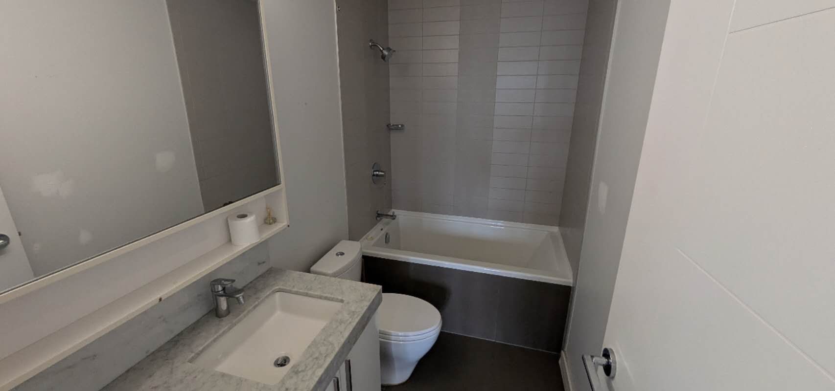 Modern 2 Bed 2 Bath Condo in Lansdowne – Prime Richmond Location!