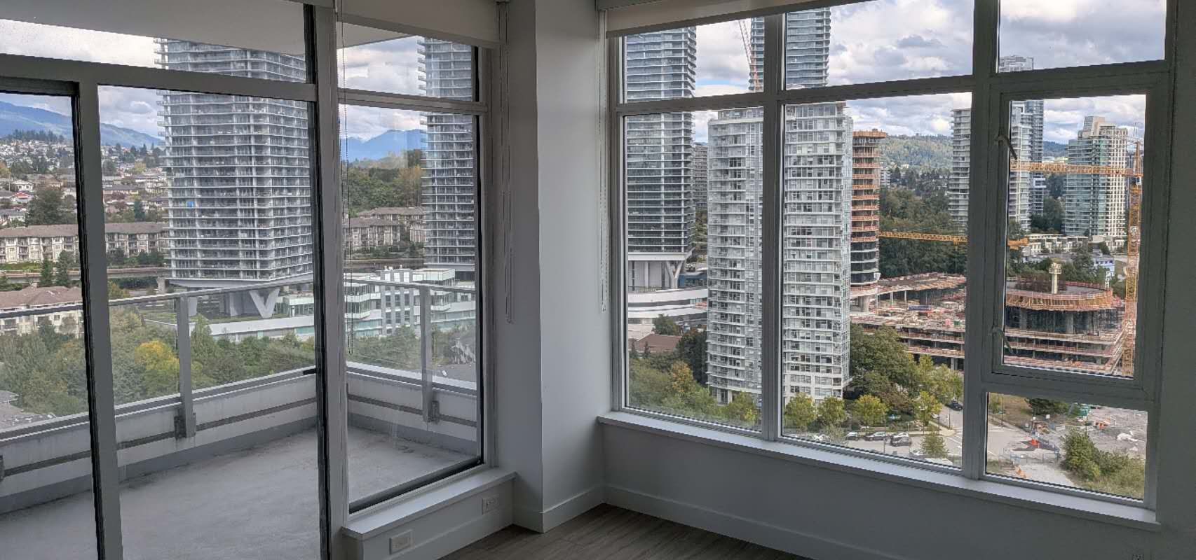 Close to Brentwood Mall Southwest 2br 2ba Highrise Condo with Sunshine