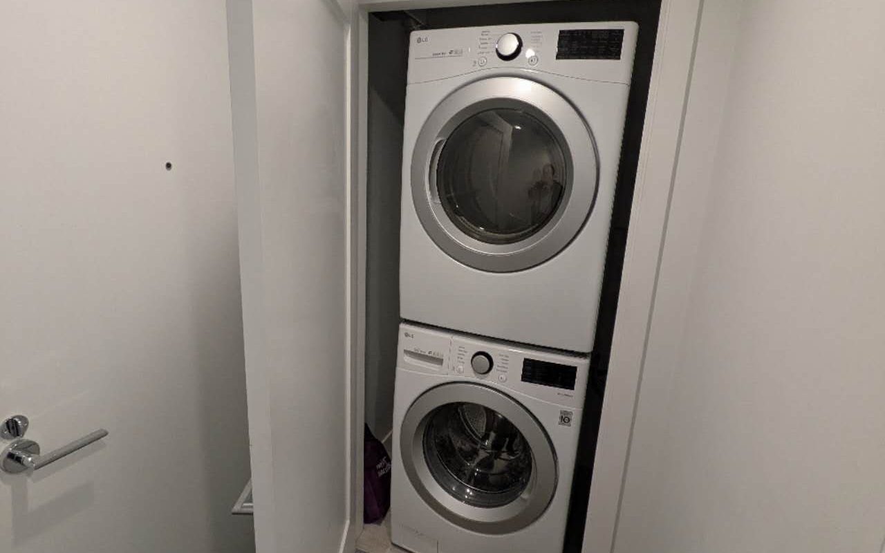 Close to Brentwood Mall Southwest 2br 2ba Highrise Condo with Sunshine