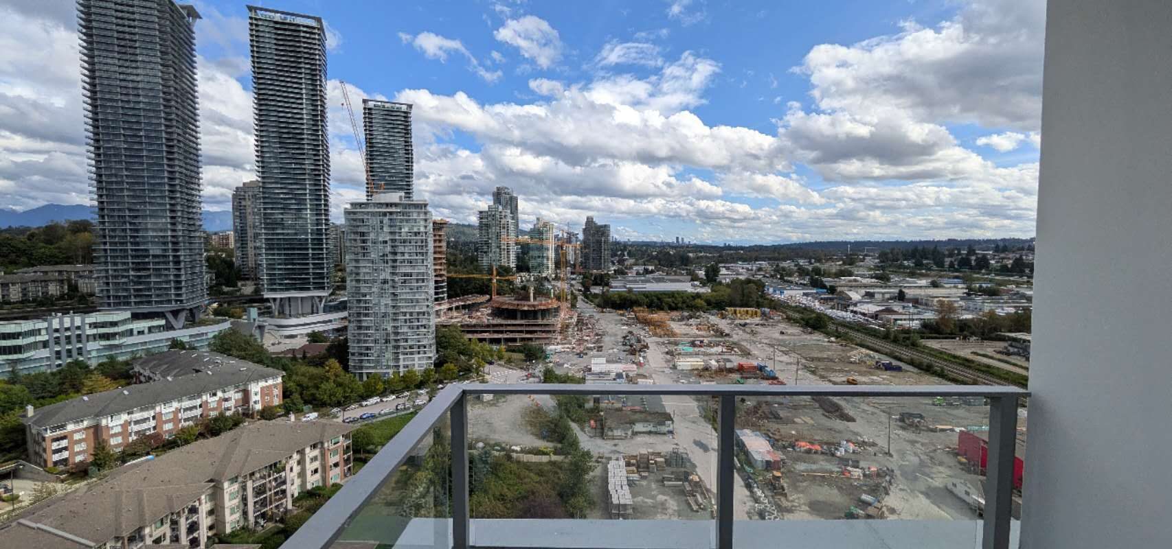 Close to Brentwood Mall Southwest 2br 2ba Highrise Condo with Sunshine