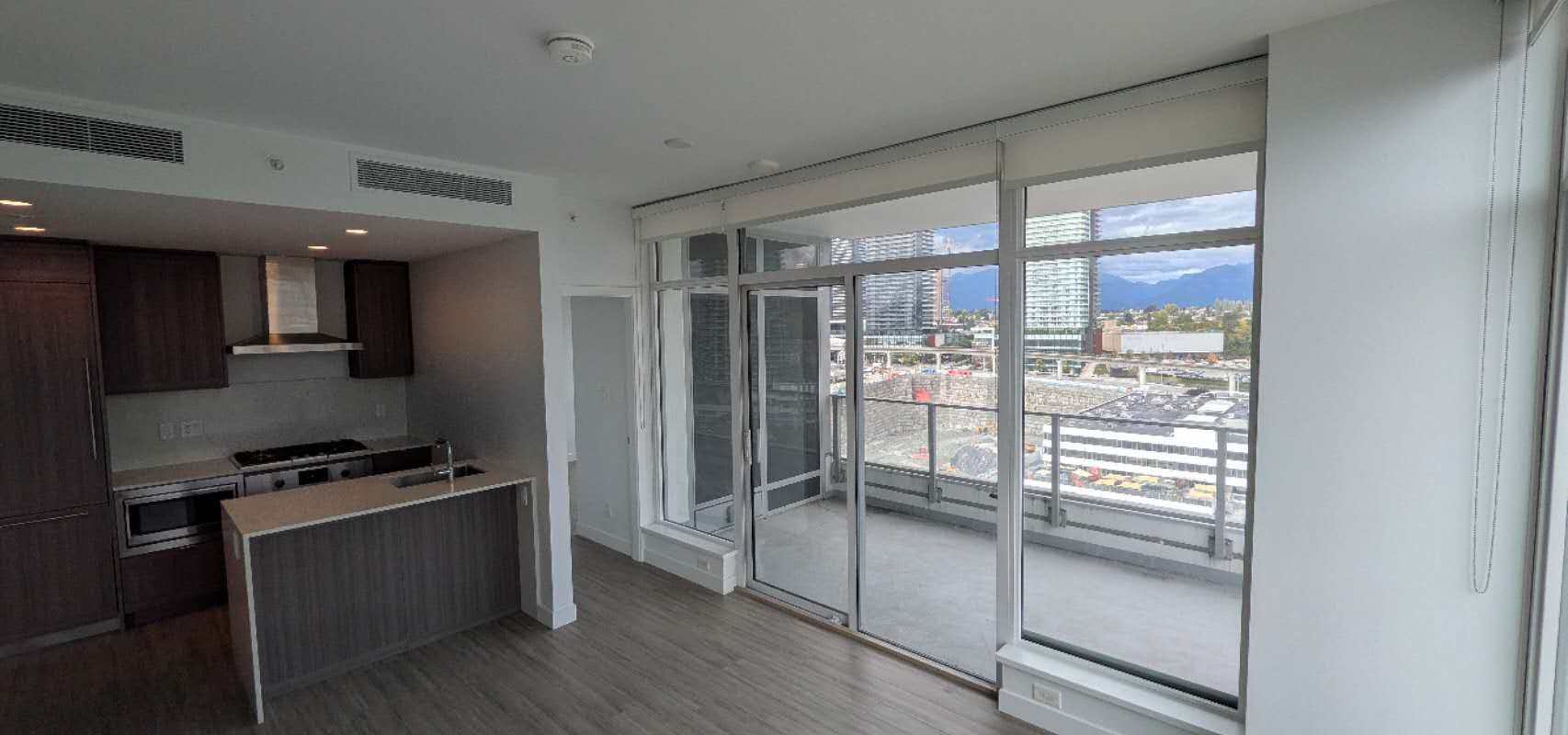 Close to Brentwood Mall Southwest 2br 2ba Highrise Condo with Sunshine