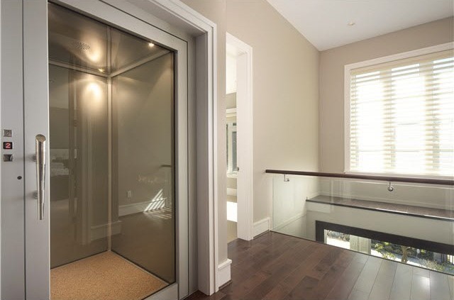 West Vancouver Ambleside Luxury 3-Level Home 5br 7ba for Rent (Ambleside)
