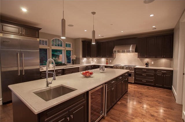West Vancouver Ambleside Luxury 3-Level Home 5br 7ba for Rent (Ambleside)