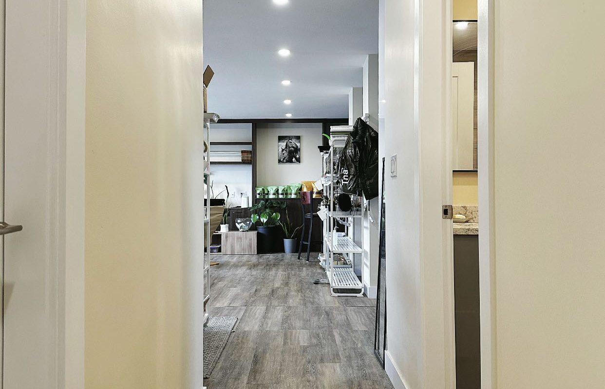 Beautiful Renovated Upper Floor for Rent | South Burnaby (South Burnaby)