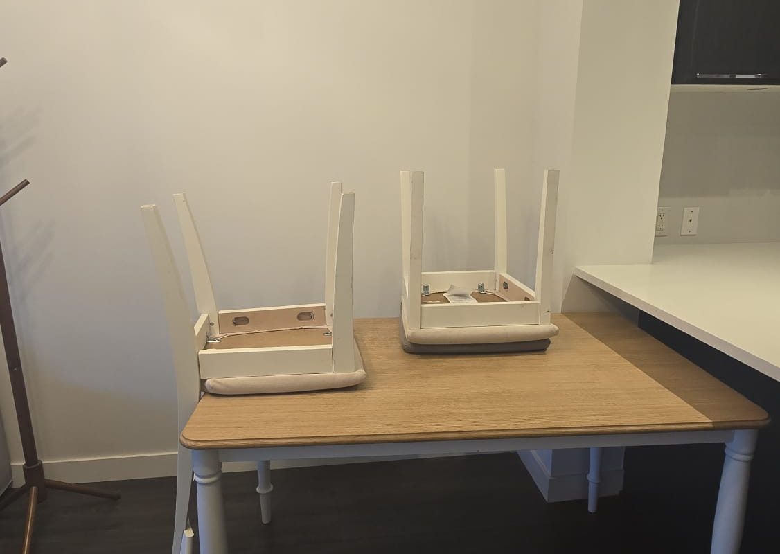 Vancouver West Bright 1Br 1Den Modern Condo Near Skytrain For rent!!