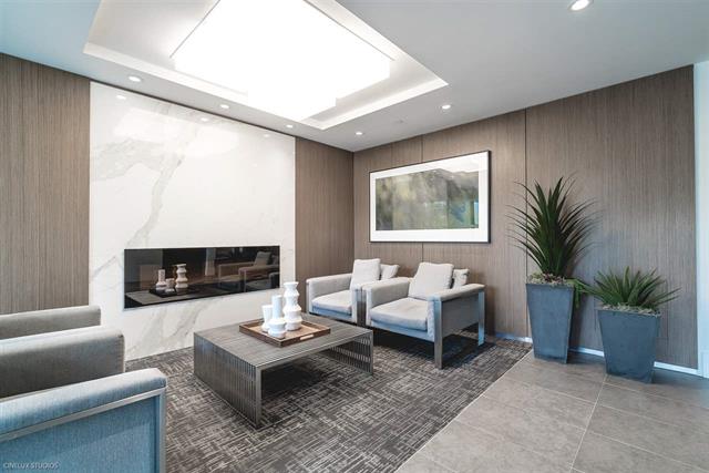 Vancouver West Bright 1Br 1Den Modern Condo Near Skytrain For rent!!