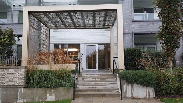 Vancouver West Bright 1Br 1Den Modern Condo Near Skytrain For rent!!