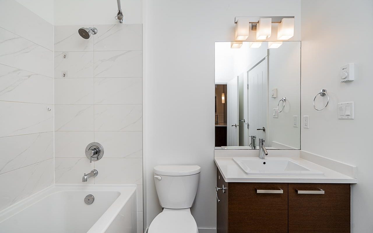 Richmond 1 Bedroom condo with great amenities