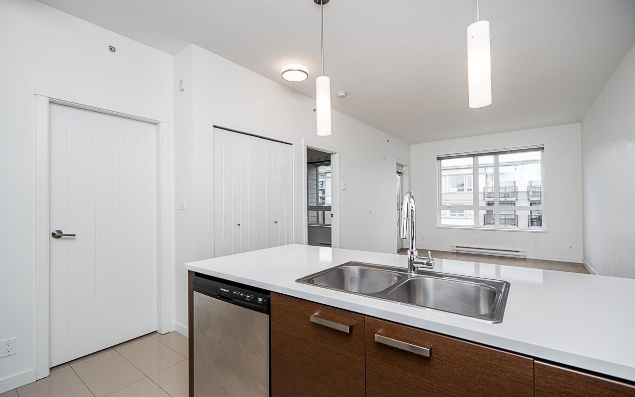 Richmond 1 Bedroom condo with great amenities