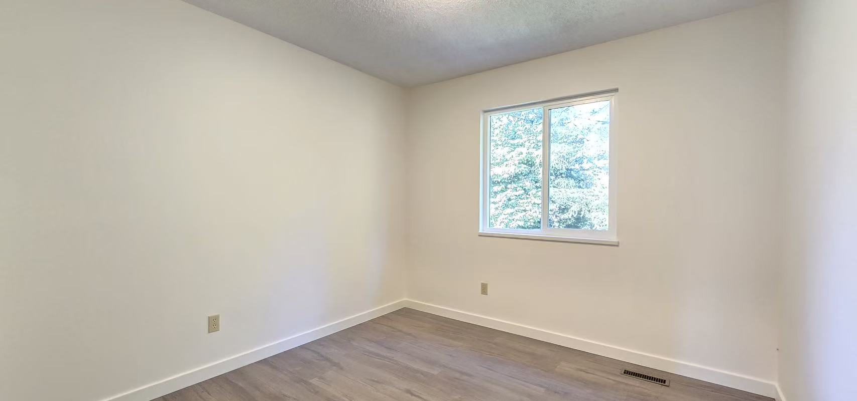 Burnaby Government Road Large 5Bd/3Ba Single Family House