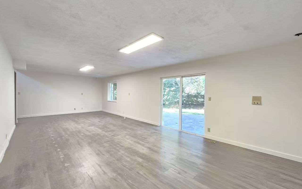 Burnaby Government Road Large 5Bd/3Ba Single Family House