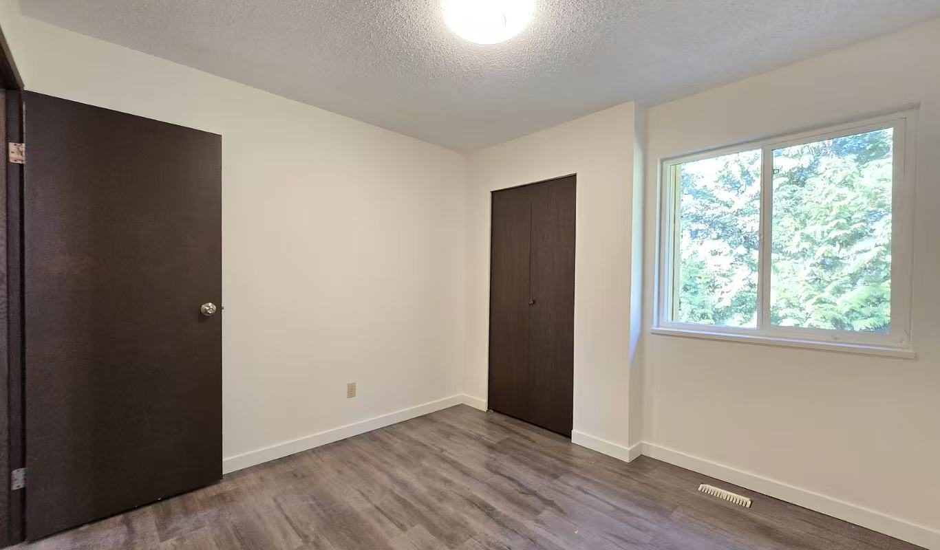 Burnaby Government Road Large 5Bd/3Ba Single Family House