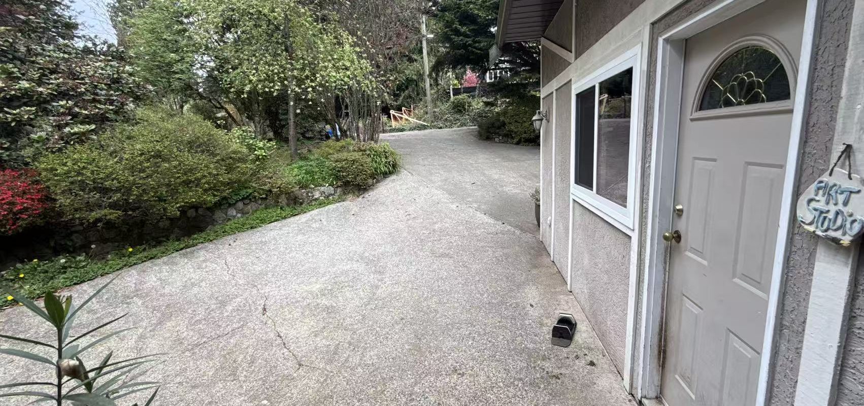 Spacious West Vancouver Caulfield House – 4 Bed | Quiet Location