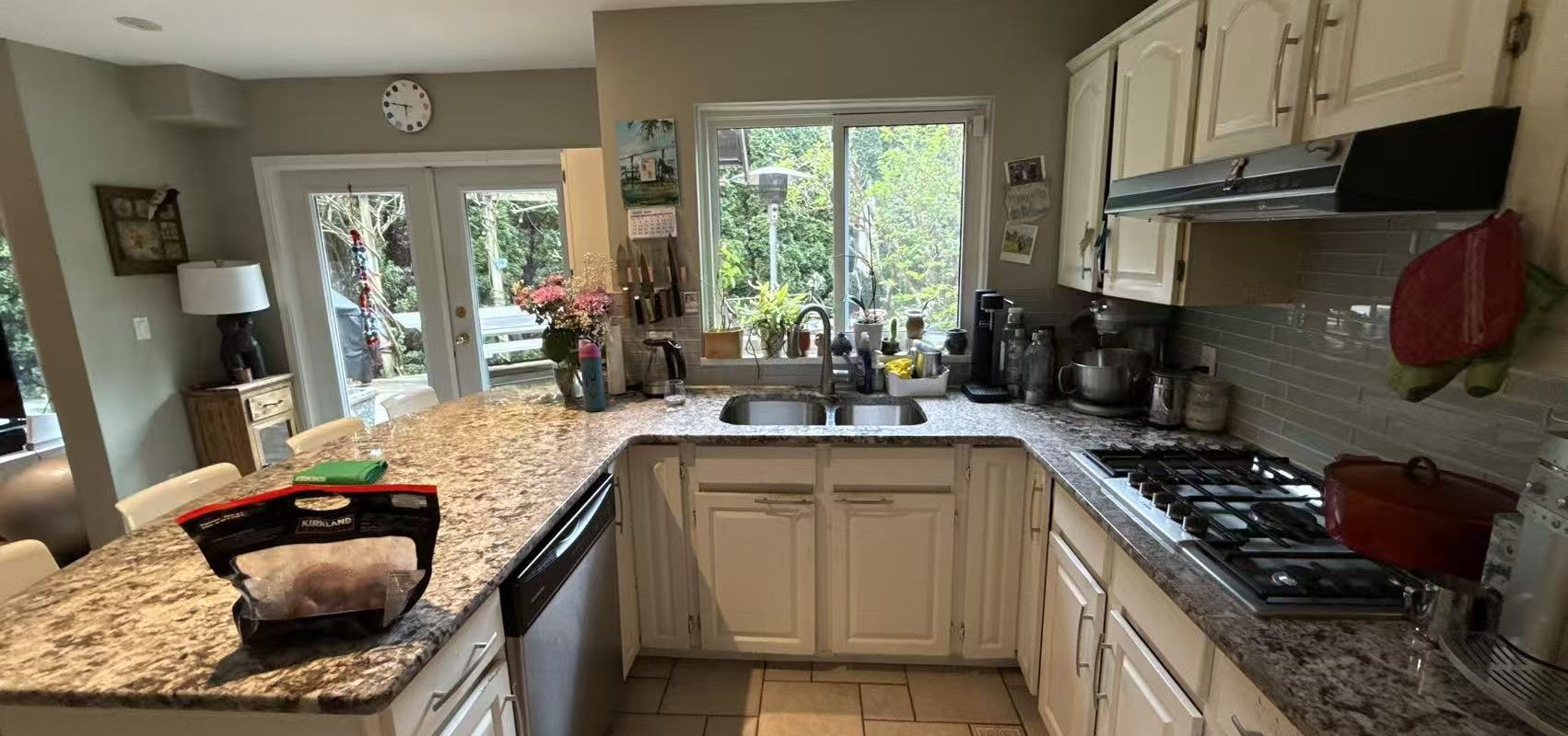 Spacious West Vancouver Caulfield House – 4 Bed | Quiet Location
