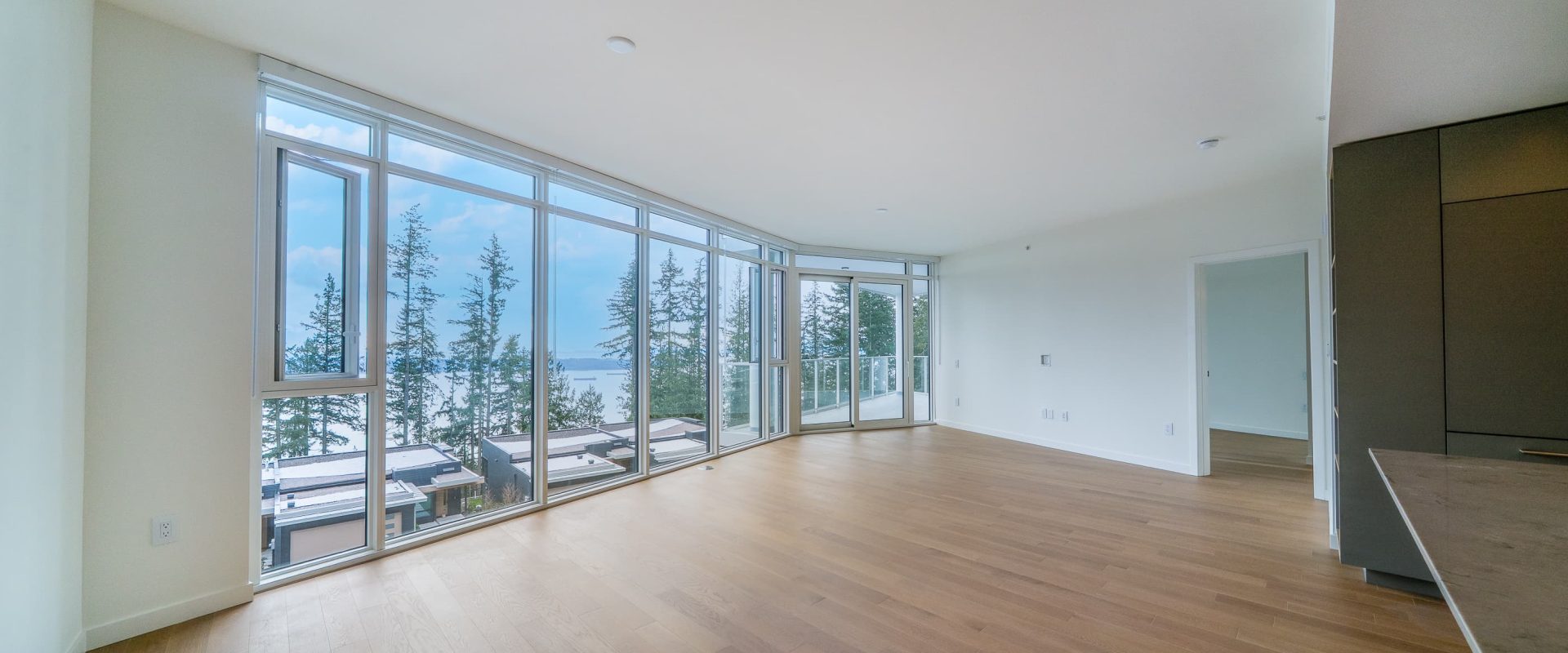 West Van | 2 Bed + 3 Bath | 2 Parking | 1,412 Sq.Ft. Forest and Ocean