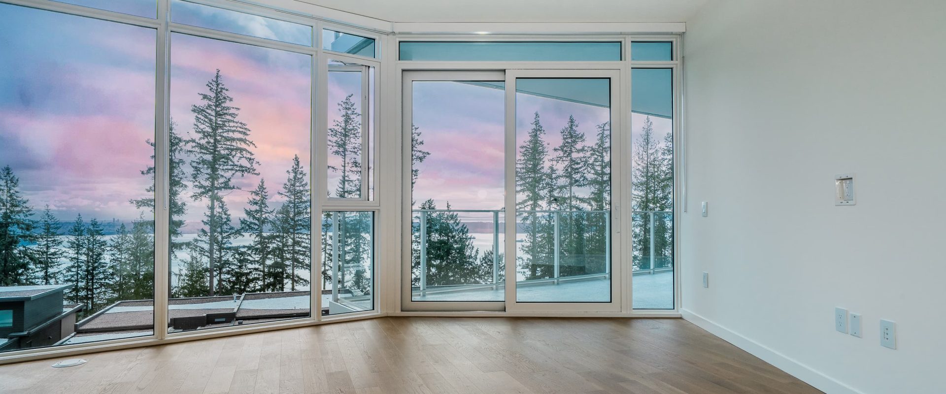 West Van | 2 Bed + 3 Bath | 2 Parking | 1,412 Sq.Ft. Forest and Ocean