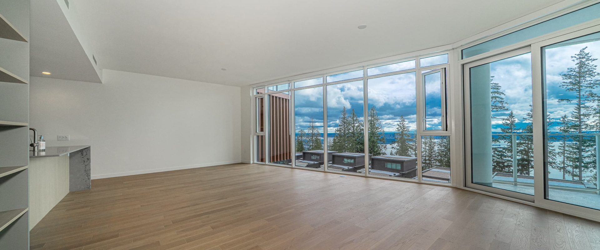 West Van | 2 Bed + 3 Bath | 2 Parking | 1,412 Sq.Ft. Forest and Ocean