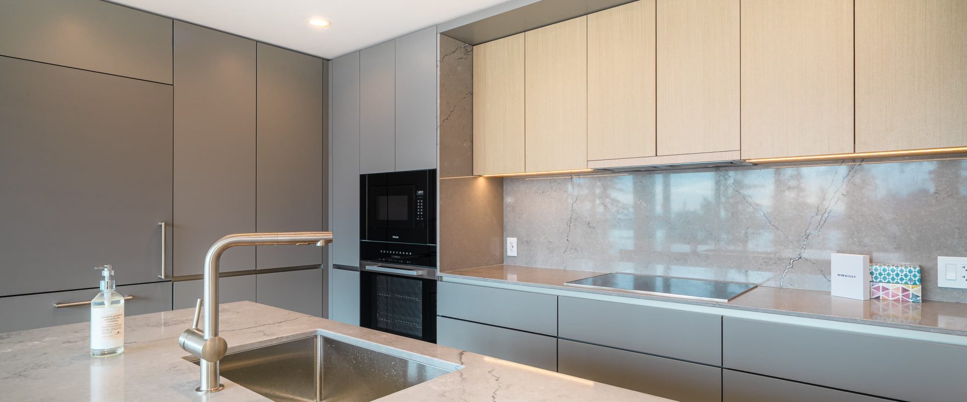 West Van | 2 Bed + 3 Bath | 2 Parking | 1,412 Sq.Ft. Forest and Ocean