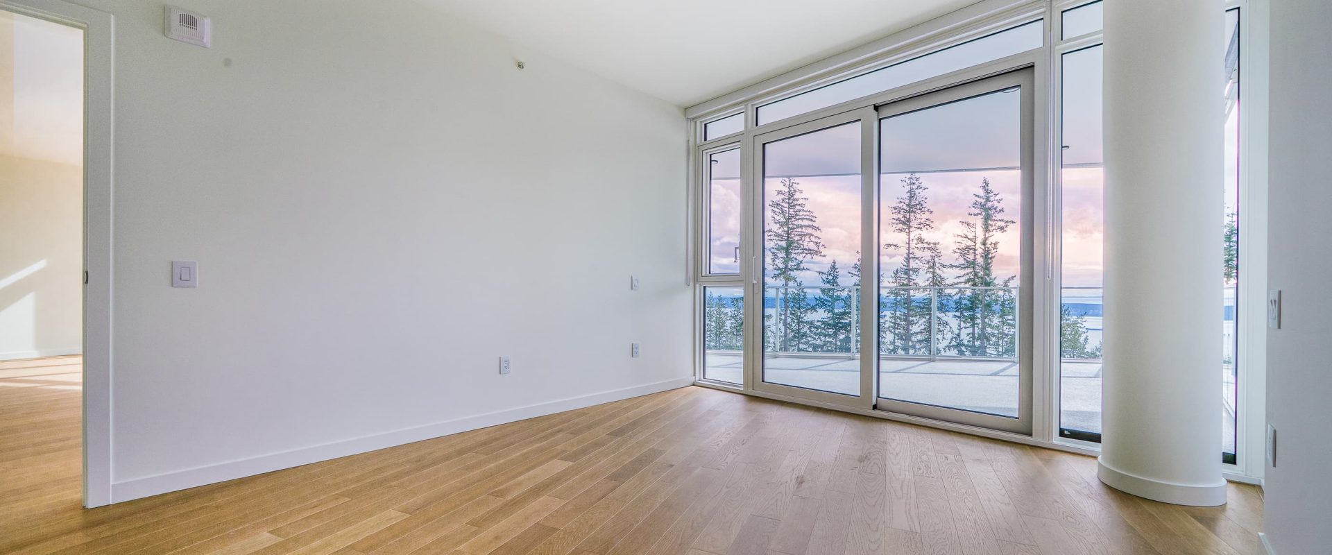 West Van | 2 Bed + 3 Bath | 2 Parking | 1,412 Sq.Ft. Forest and Ocean