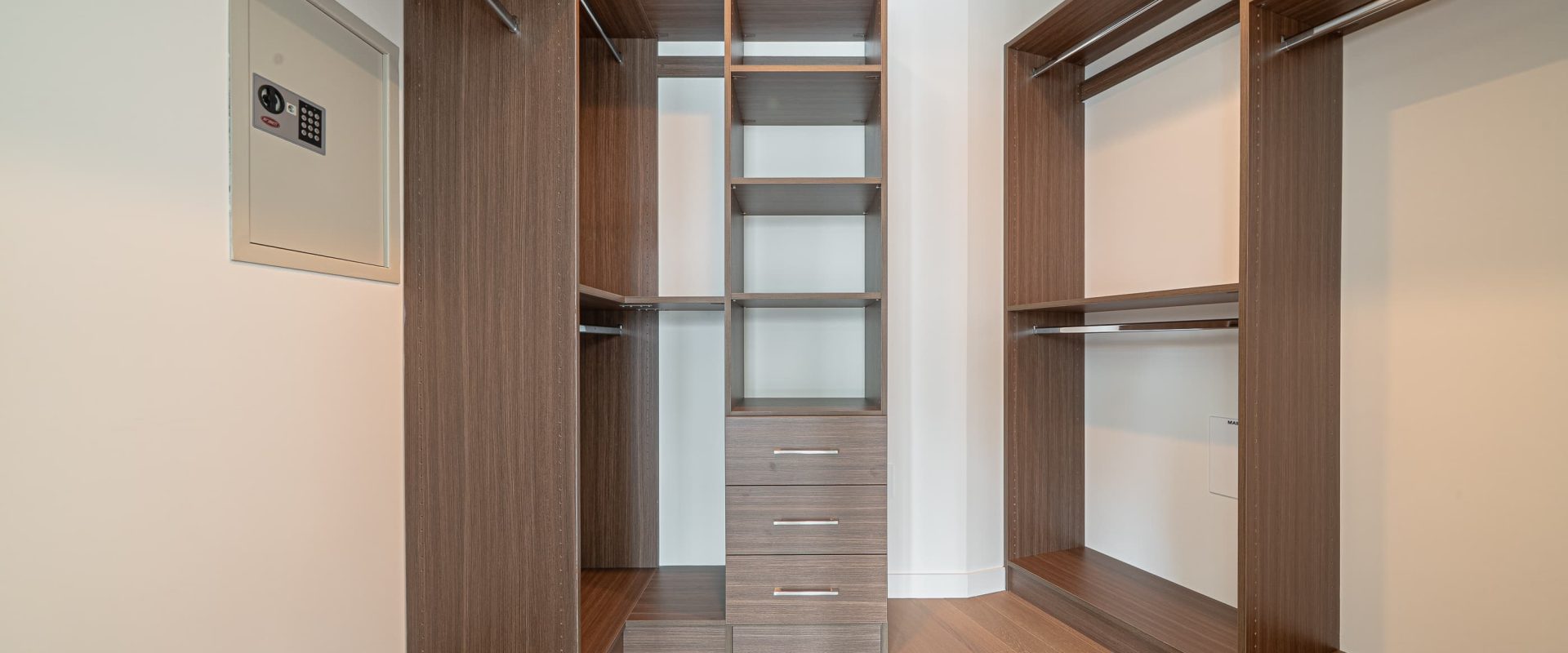 West Van | 2 Bed + 3 Bath | 2 Parking | 1,412 Sq.Ft. Forest and Ocean