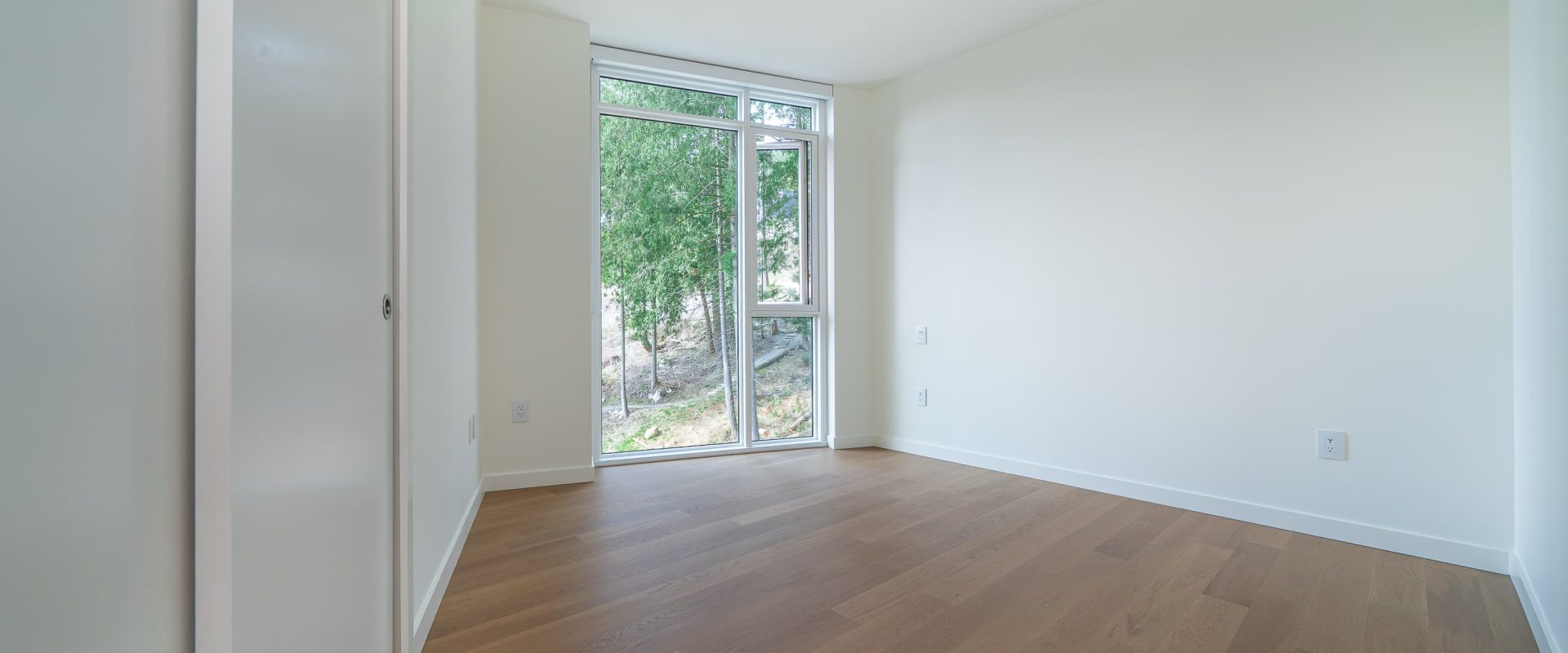 West Van | 2 Bed + 3 Bath | 2 Parking | 1,412 Sq.Ft. Forest and Ocean