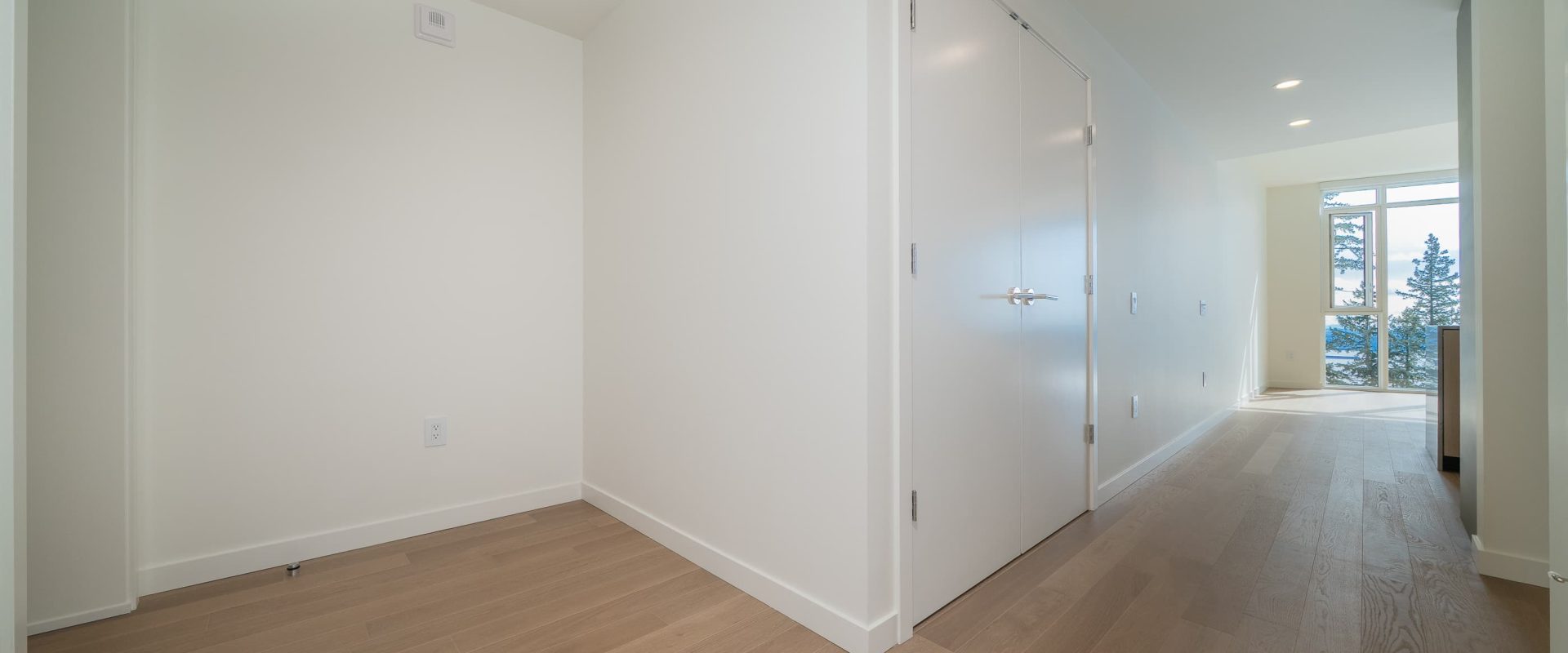 West Van | 2 Bed + 3 Bath | 2 Parking | 1,412 Sq.Ft. Forest and Ocean