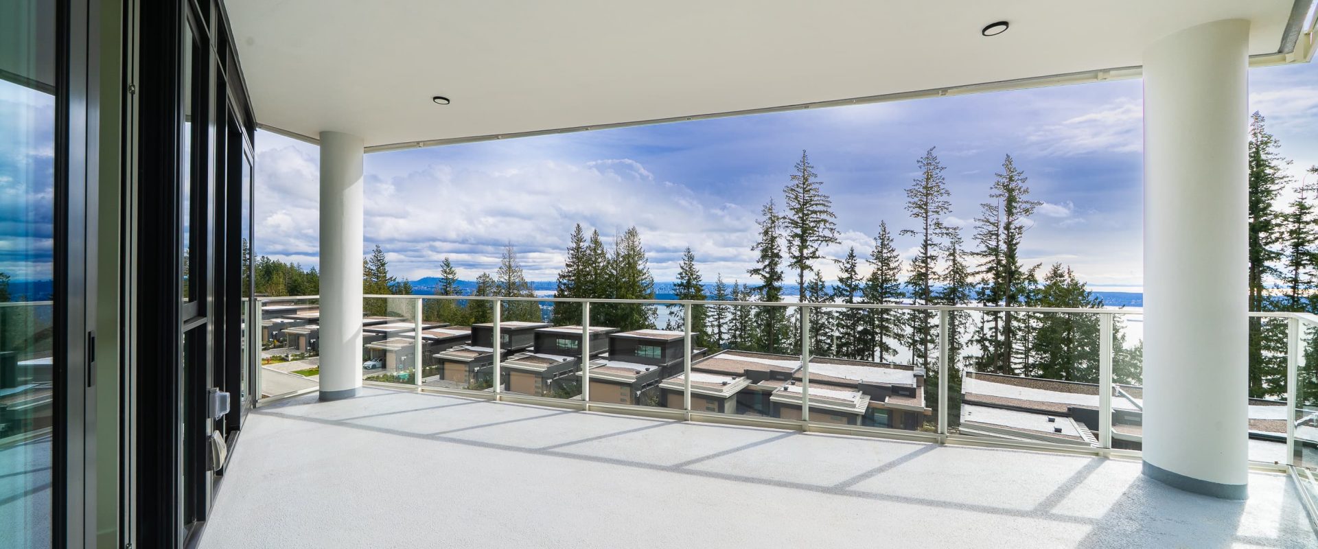West Van | 2 Bed + 3 Bath | 2 Parking | 1,412 Sq.Ft. Forest and Ocean