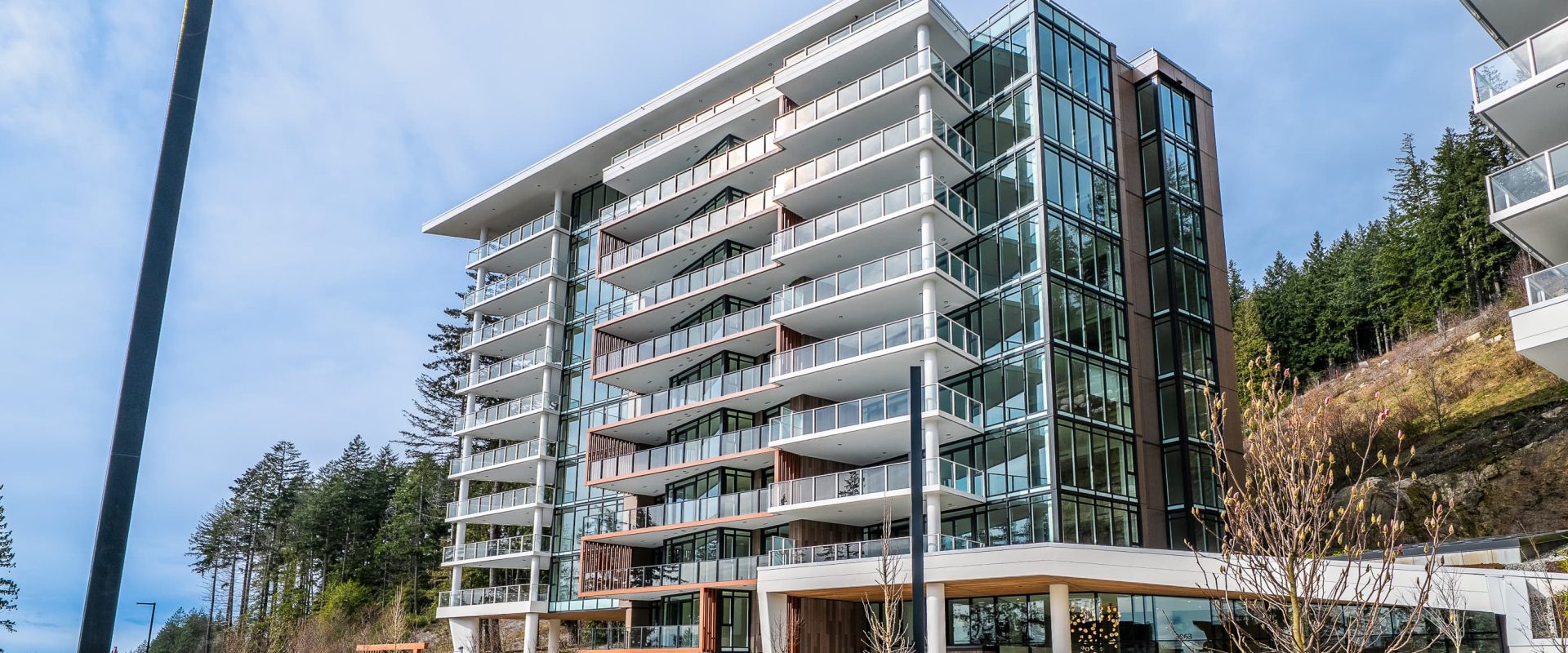 West Van | 2 Bed + 3 Bath | 2 Parking | 1,412 Sq.Ft. Forest and Ocean