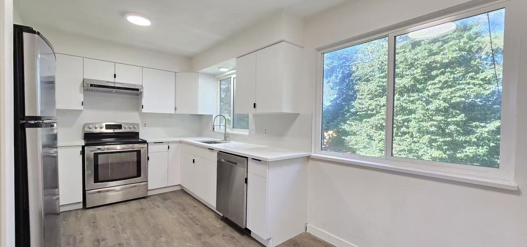 Burnaby Government Road Large 5Bd/3Ba Single Family House