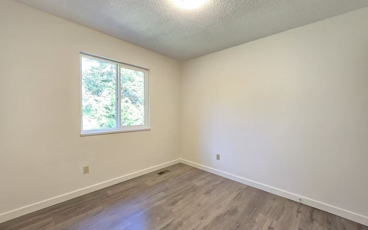 Burnaby Government Road Large 5Bd/3Ba Single Family House