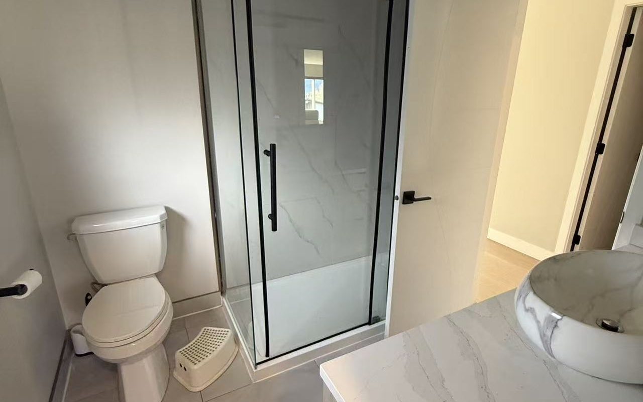 Monroe Avenue | Bright & Modern Home with Mountain Views