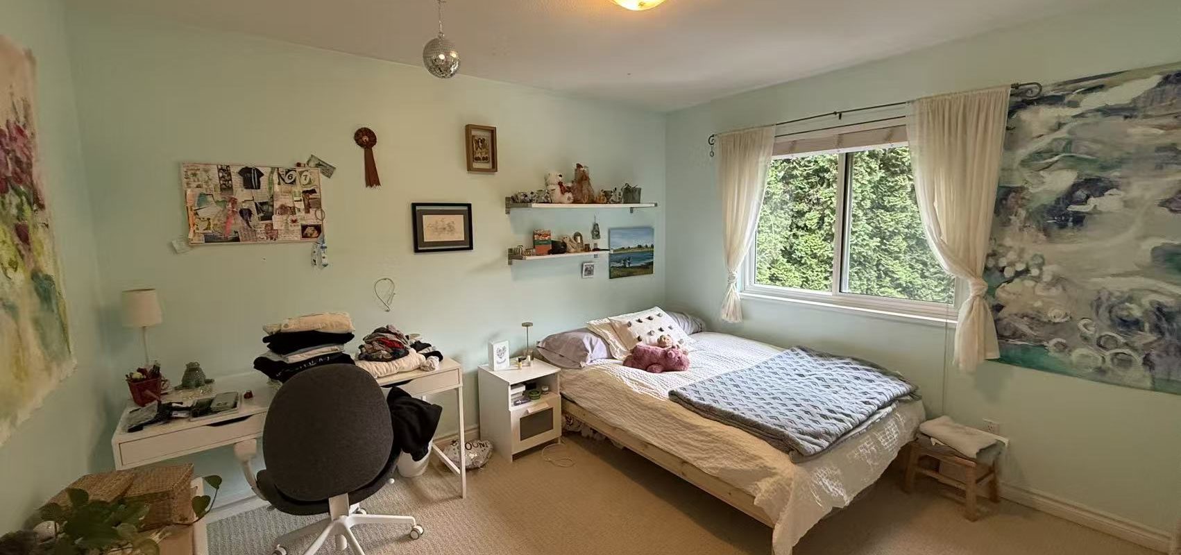 Spacious West Vancouver Caulfield House – 4 Bed | Quiet Location