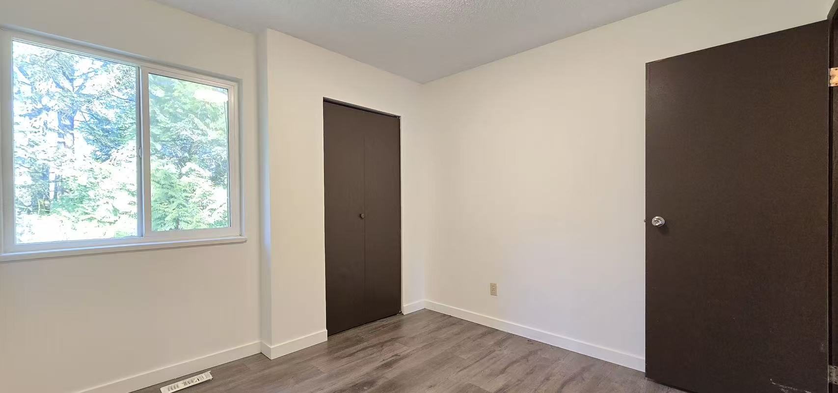 Burnaby Government Road Large 5Bd/3Ba Single Family House