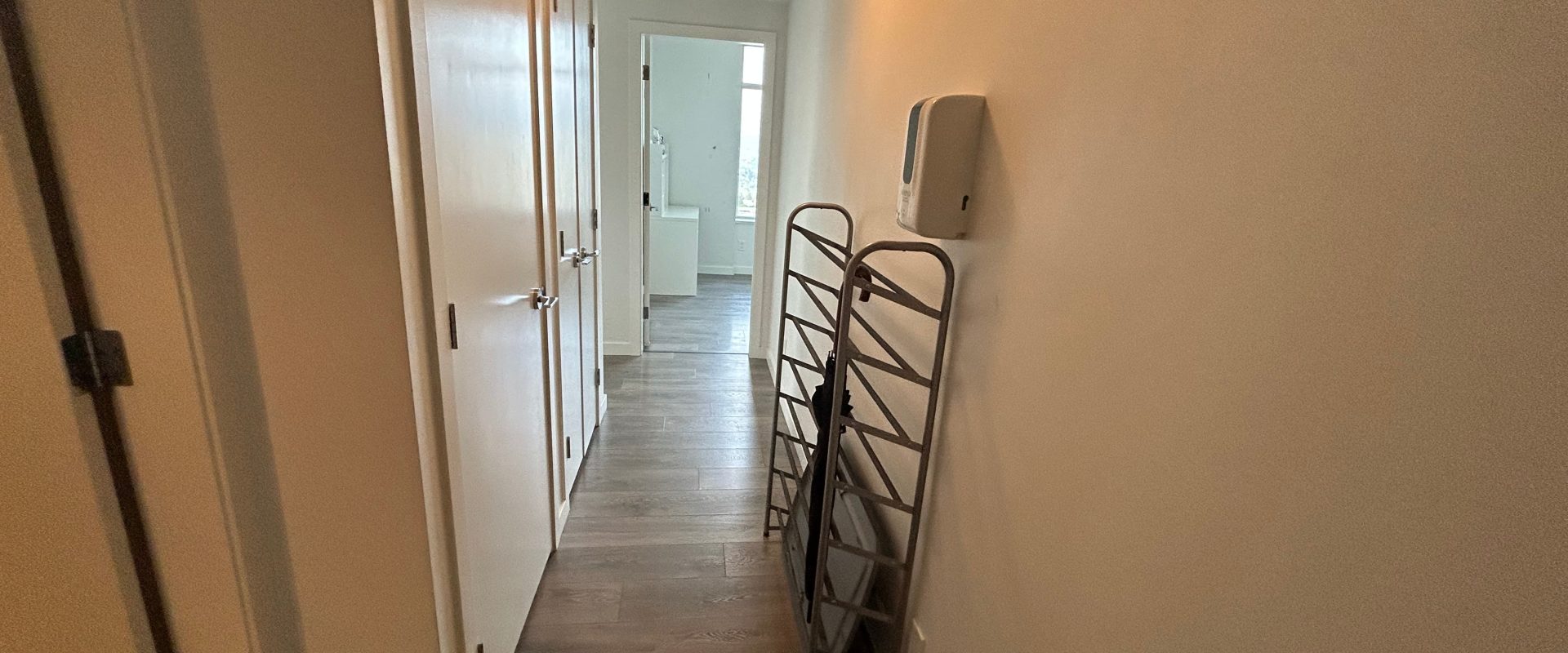 Burnaby Metrotown Gem! 2-Bed + Den with Stunning City & Mountain Views