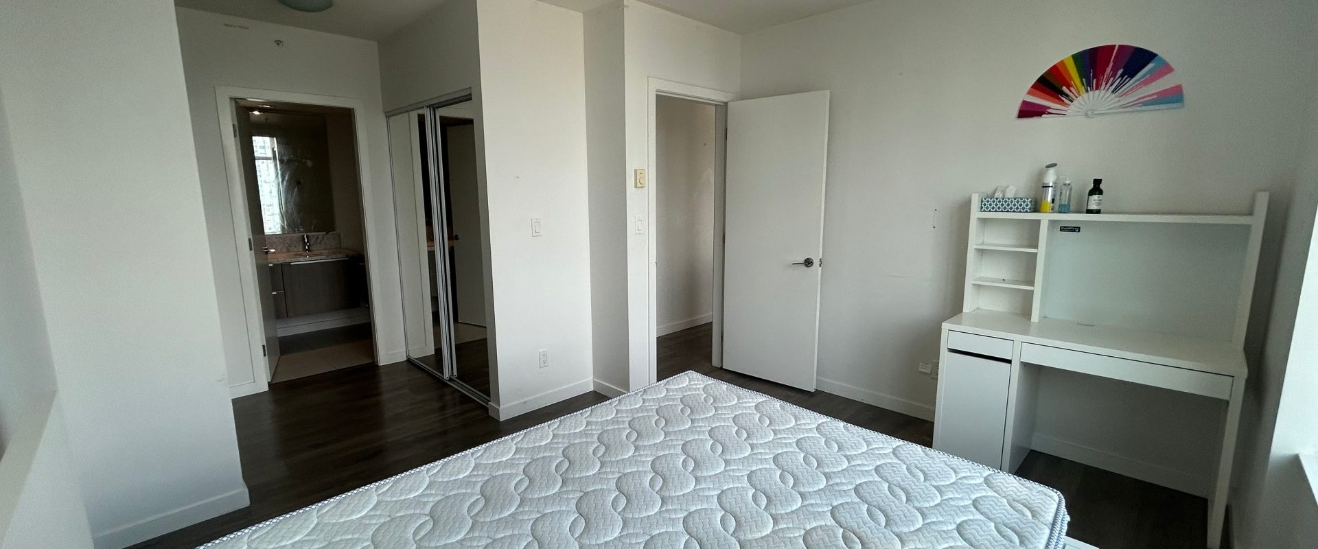 Burnaby Metrotown Gem! 2-Bed + Den with Stunning City & Mountain Views