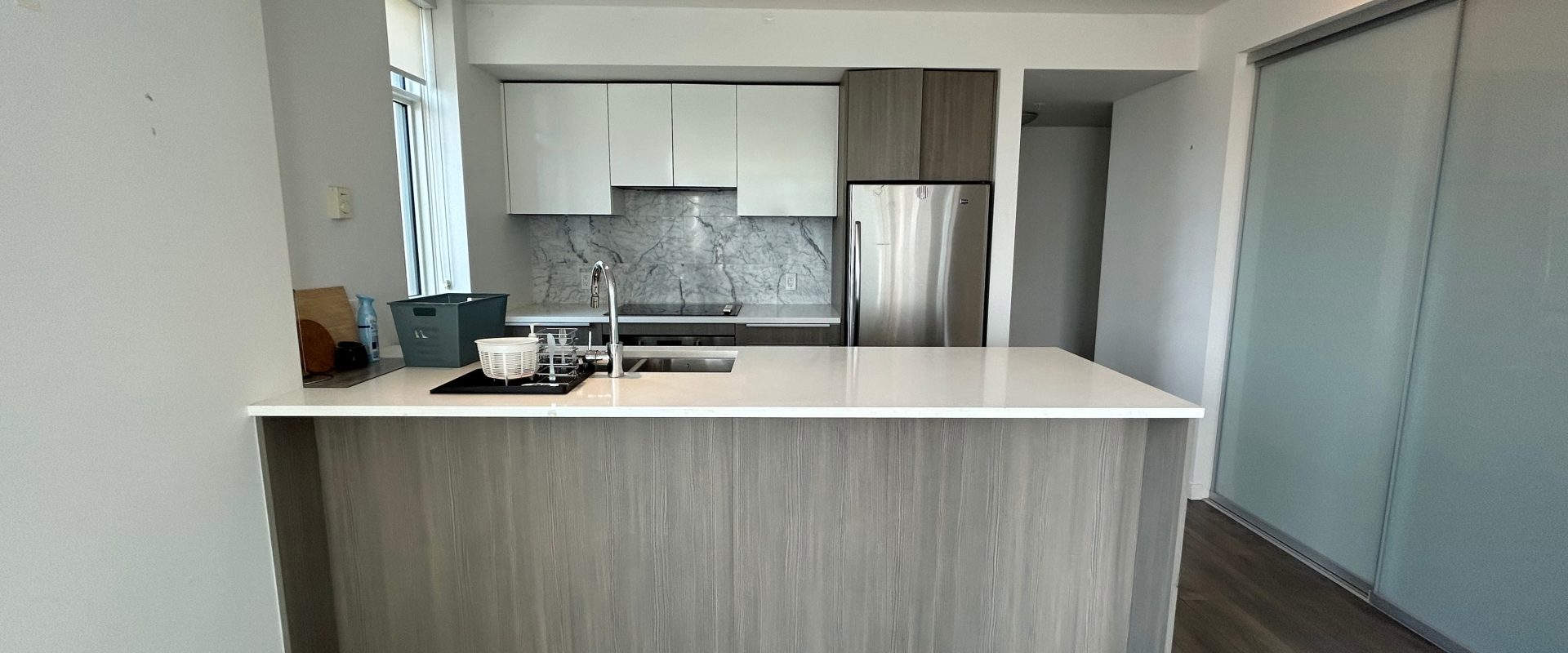 Burnaby Metrotown Gem! 2-Bed + Den with Stunning City & Mountain Views