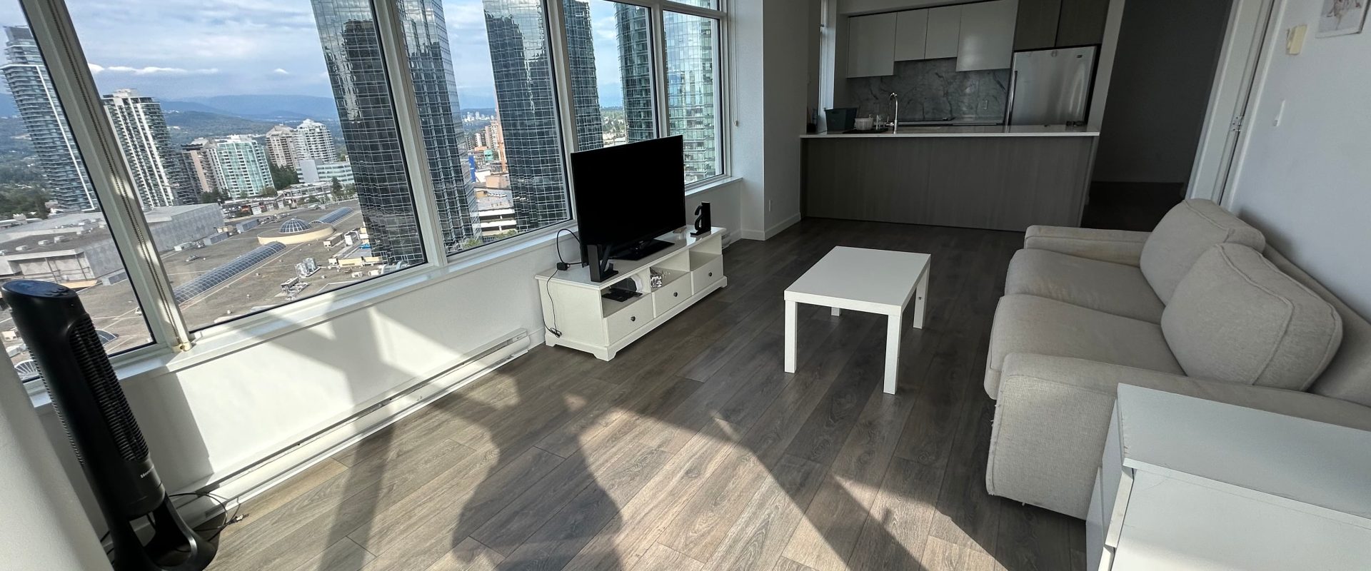 Burnaby Metrotown Gem! 2-Bed + Den with Stunning City & Mountain Views