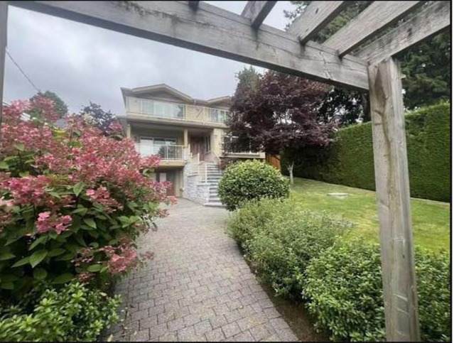 2-Bed, 1-Bath Ground Level– South-Facing, Ambleside West Vancouver