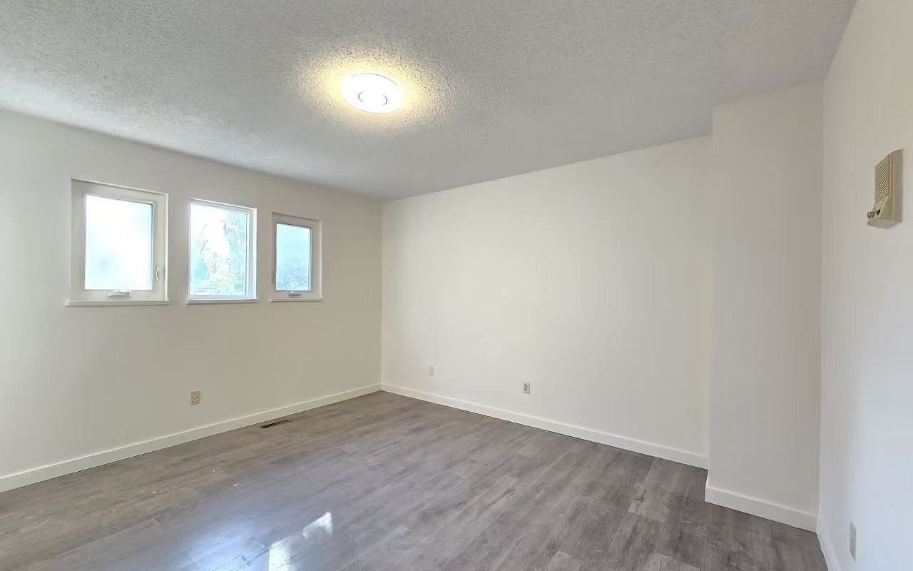 Burnaby Government Road Large 5Bd/3Ba Single Family House