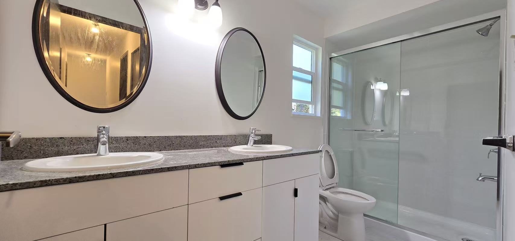 Burnaby Government Road Large 5Bd/3Ba Single Family House