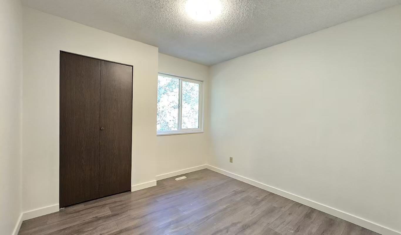 Burnaby Government Road Large 5Bd/3Ba Single Family House