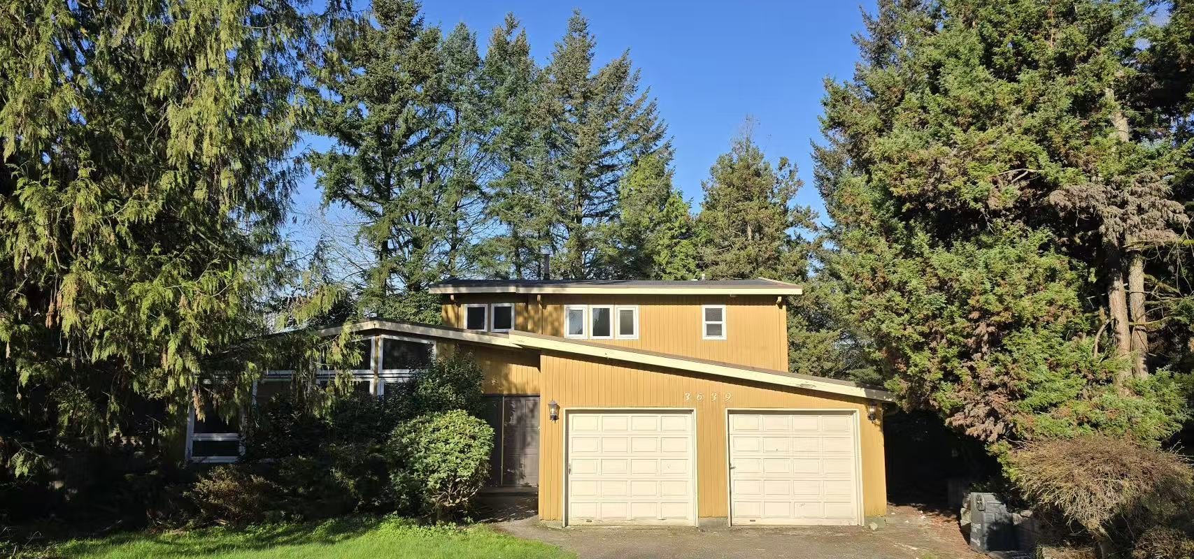Burnaby Government Road Large 5Bd/3Ba Single Family House