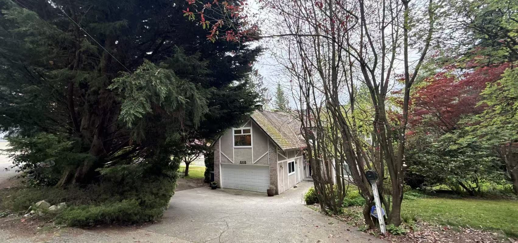 Spacious West Vancouver Caulfield House – 4 Bed | Quiet Location