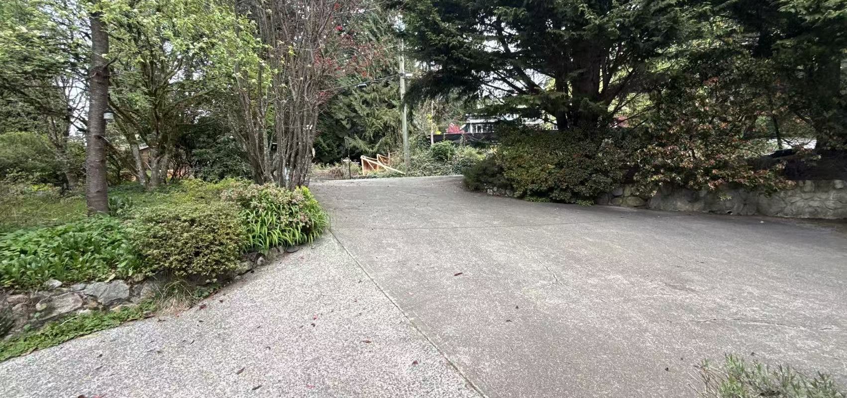 Spacious West Vancouver Caulfield House – 4 Bed | Quiet Location