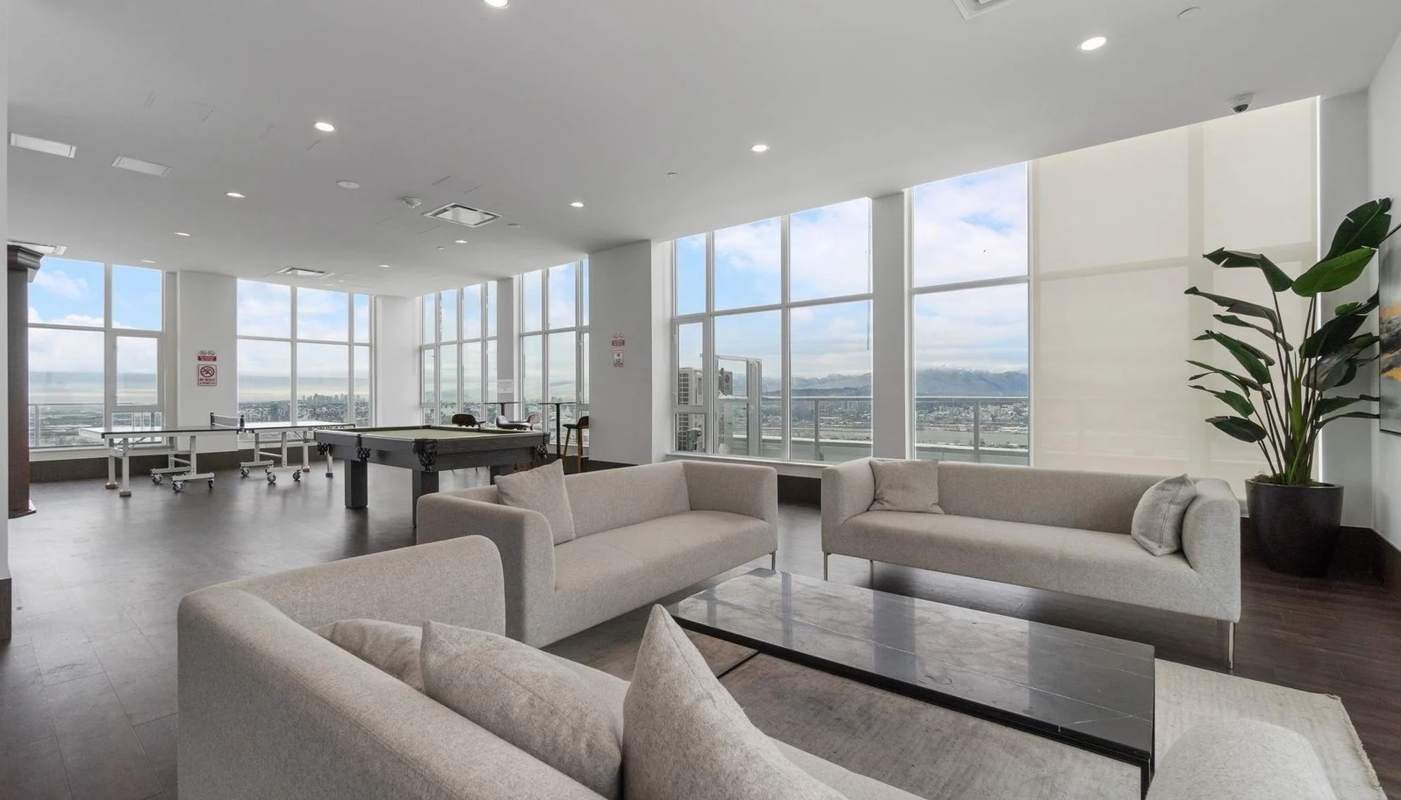 Surrey Central One Central Condo 1br/1ba For Rent