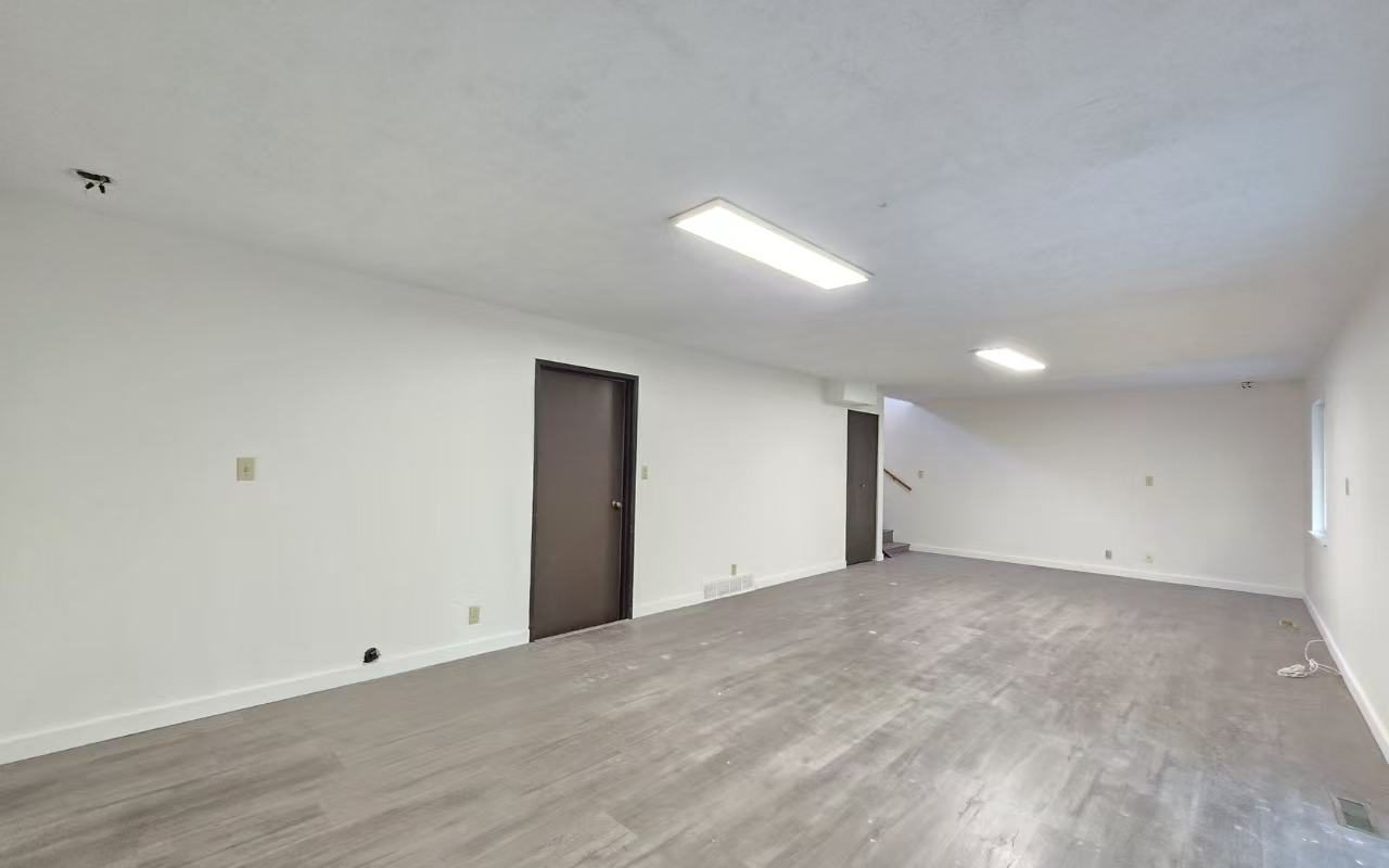 Burnaby Government Road Large 5Bd/3Ba Single Family House