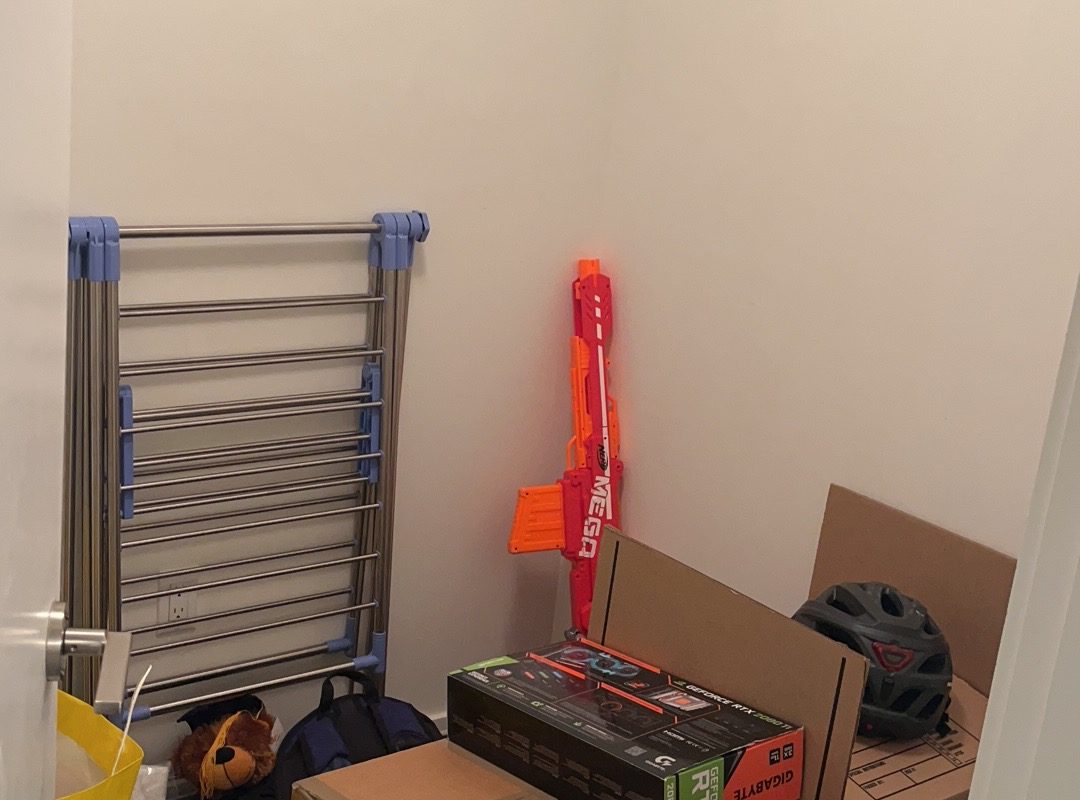 Vancouver West Bright 1Br 1Den Modern Condo Near Skytrain For rent!!